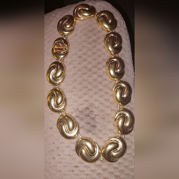 Krementz RARE And Beautiful Choker. Hidden Clasp. 17 Inches Long 1 Inch Wide - Picture 5 of 5